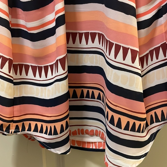 A Cute LOFT Outlet Top! - Picture 9 of 9